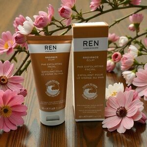 ⭐️ REN Clean Skincare PHA Exfoliating Facial